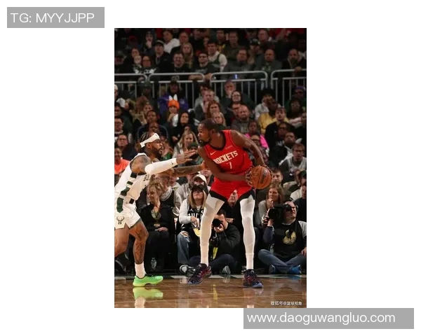 火箭14分逆转雄鹿！杜兰特关键得分死神降临，乌杜卡换人战术制胜，杰伦·格林三分连中，范弗利特控场锁定胜局